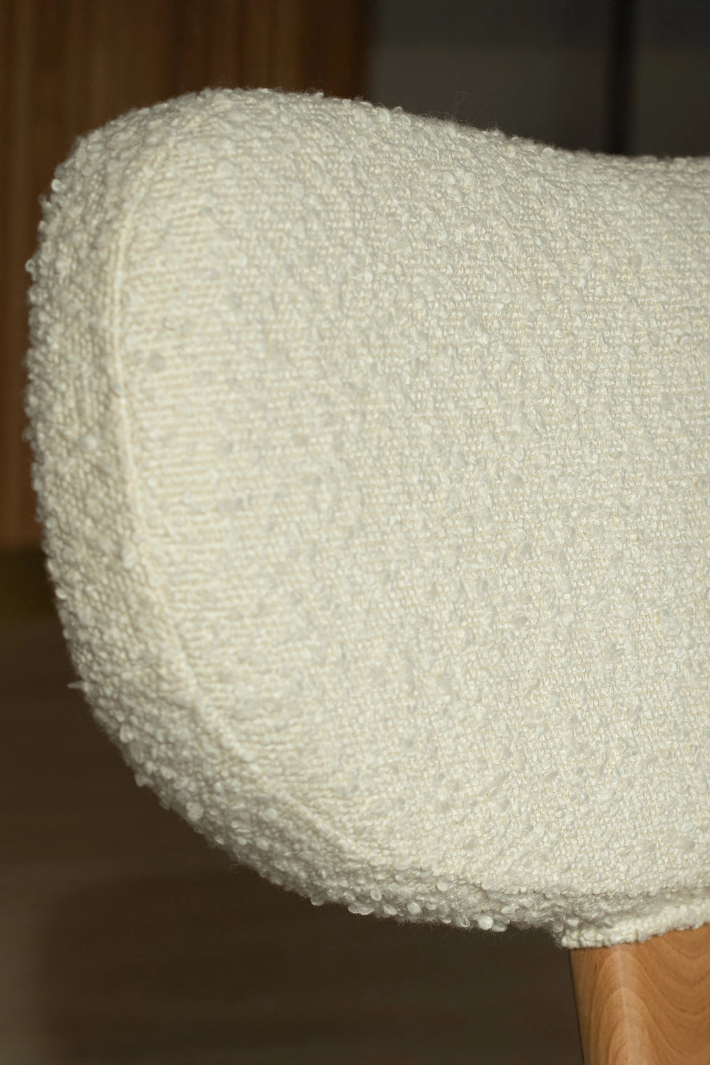 Poltrona em tecido bouclé branco - Hella